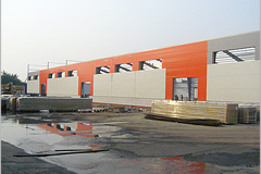 20. Общий вид на боковую сторону здания.