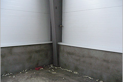 34. Внутри помещения.