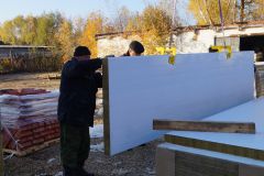 Снятие сэндвич панели с палета