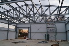 Для всех проемов под ворота, двери и окна учитывается усил. конструкция