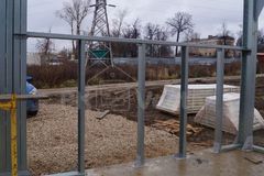 11. تركيب الكوَة بالنسبة للأبواب من المقاطع المجلفنة.