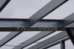 18. مقطع جانبي على السطح