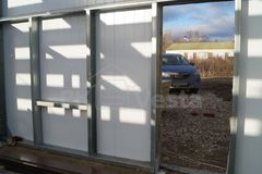 24. منظر للفتحة تحت الابواب من داخل البناء.