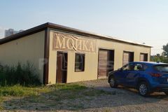 44. الناحية B لوقوف ثلاث سيارات.