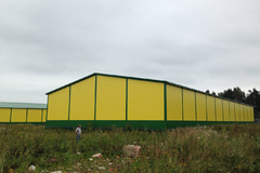 70 مستودع سريع التركيب 6×60×24 في مدينة ميتيشي روسيا من الأعمدة الفولاذية الخفيفة رقيقة الجدران